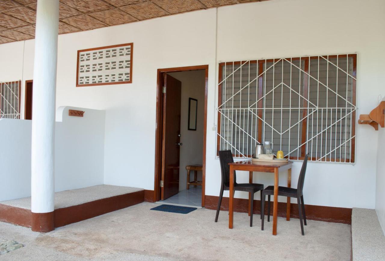 Divers Lodge Moalboal Exterior photo